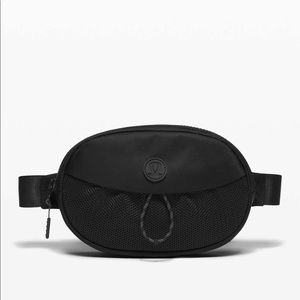 Lululemon take it on black belt bag fanny